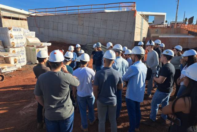Alunos de Engenharia Civil da Uniube Uberlândia realizam visita técnica à obra do NV Boulevard