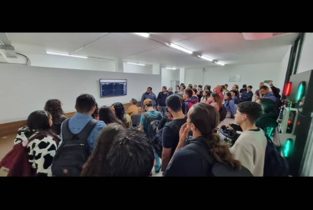Alunos das Engenharias da Uniube Uberlândia realizam visita técnica ao Centro de Controle de Tráfego da SETTRAN