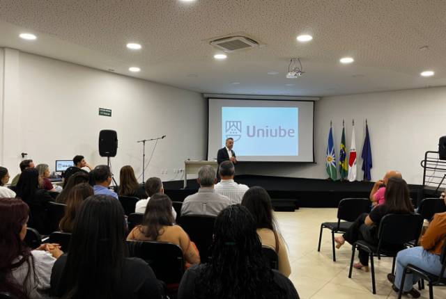 Alunos do Direito da Uniube Uberlândia participam de palestra sobre processo legislativo