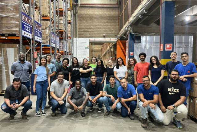 Alunos dos cursos de Gestão da Uniube Uberlândia realizam visita técnica à empresa Martins Atacadista